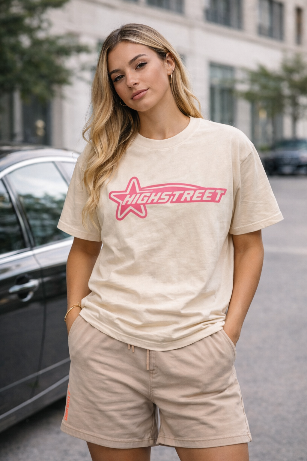 FINAL SALE HIGH STREET T-SHIRT (CREAM/PINK)